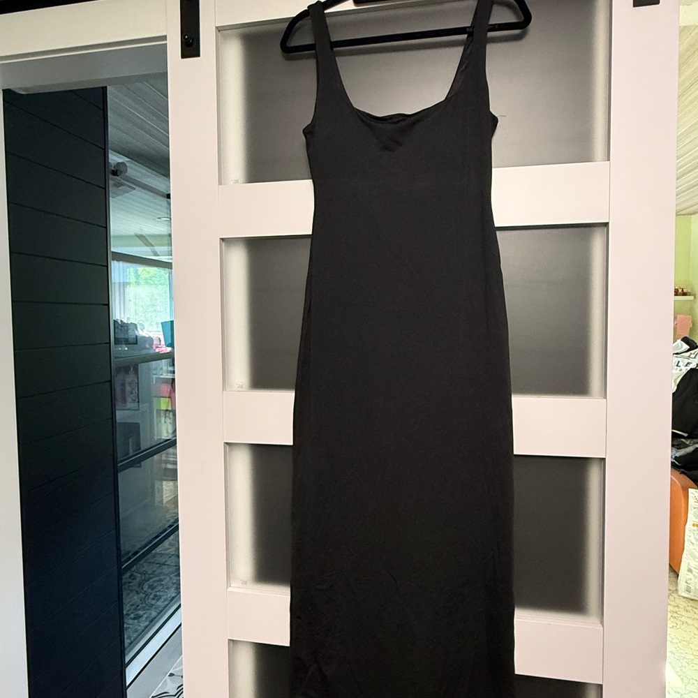 Elegant Black Sleeveless Dress
